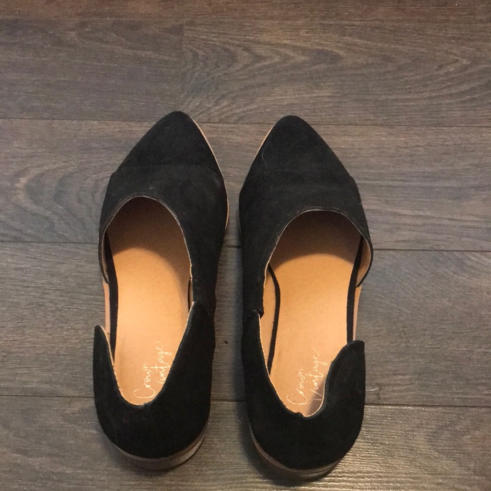 Pointed toe cut out flat/bootie